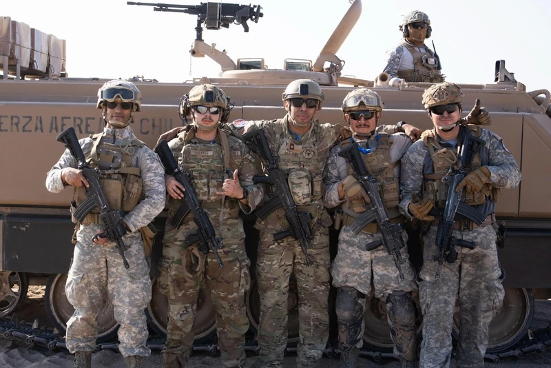 Infantes de aviaci�n chilenos y Security Forces de la USAF (Foto: FACh)